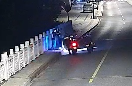 海宁警方当场抓获一嫌疑人，一查，还有别的事！