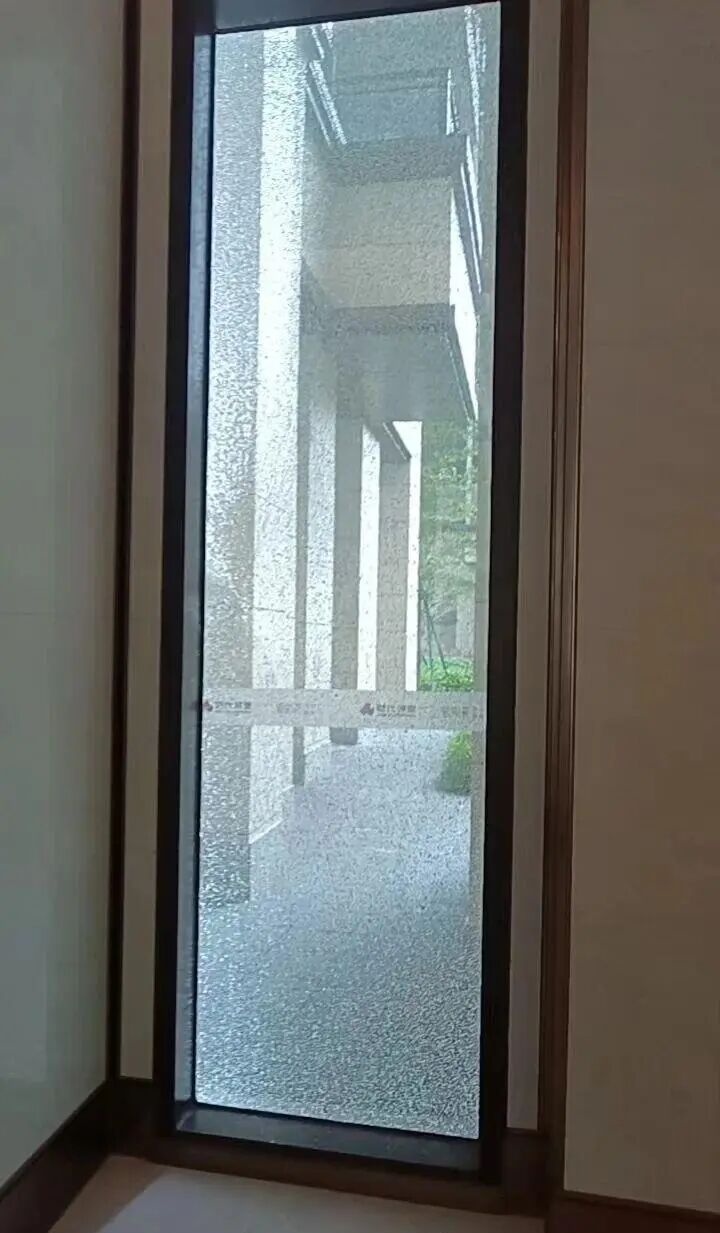 广州一小区玻璃自爆追踪：住建部门介入核查，已督促排查警戒并组织协商维修