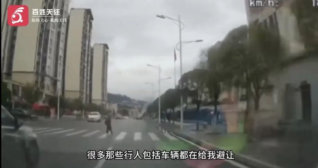 孩子上车后突然吐血!贵州一网约车司机连闯3红灯送医,司机坦言内心已演练多次 孩子上车后突然吐血!贵州一网约车司机连闯3红灯送医,司机坦言内心已演练多次