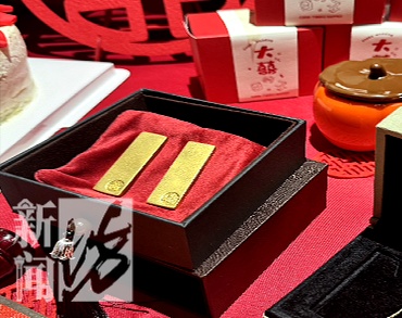 上海一男子100克金条在车内不翼而飞！车身完好，警方破案后他惊了：从没怀疑过…