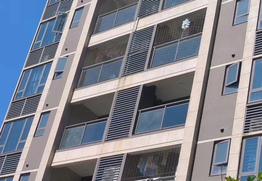 广州一小区玻璃自爆追踪：住建部门介入核查，已督促排查警戒并组织协商维修