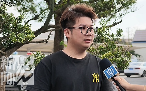 上海一男子100克金条在车内不翼而飞！车身完好，警方破案后他惊了：从没怀疑过…