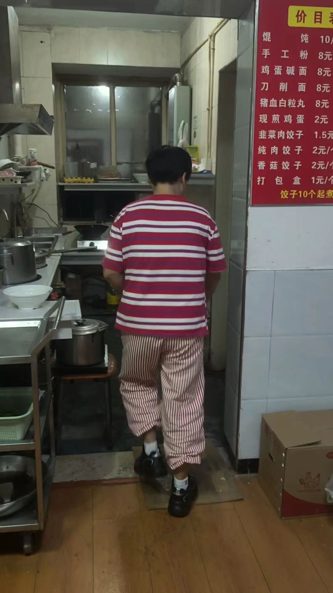 卖粉捧出博士儿子！长沙粉店老板娘走红，心态好得令人羡慕：别喊娭毑，喊我好玩姐姐！