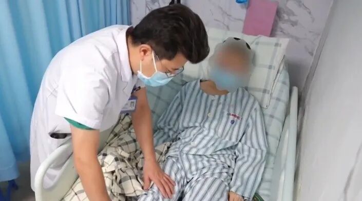 15岁女孩情绪激动后手脚发软 竟是脑中起“烟雾” 15岁女孩情绪激动后手脚发软 竟是脑中起“烟雾”
