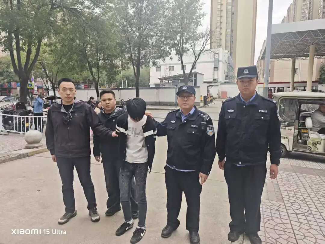 嫌疑人疯狂逃窜，西安快递小哥助力民警抓获电诈嫌犯→
