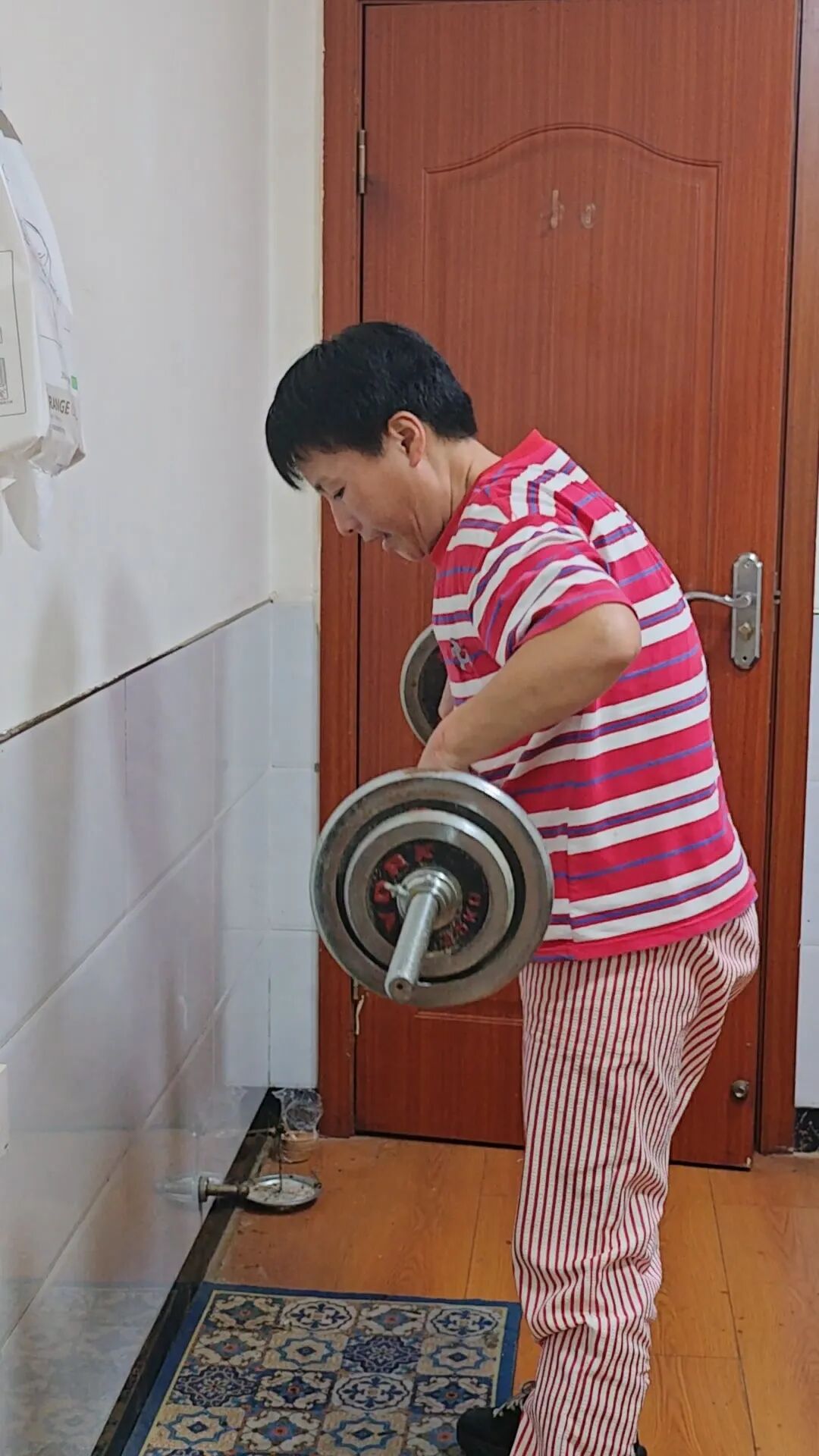卖粉捧出博士儿子！长沙粉店老板娘走红，心态好得令人羡慕：别喊娭毑，喊我好玩姐姐！