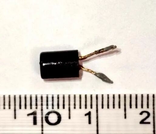 广东8月龄宝宝误吞LED灯泡二极管，瞬间喘不上气，医护争分夺秒完整取出