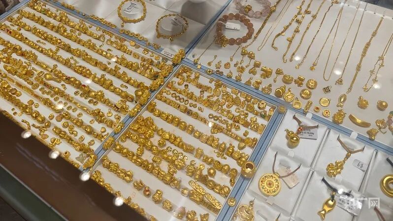 深圳水贝为何迎来“购金热”?记者现场探访→ 深圳水贝为何迎来“购金热”?记者现场探访→