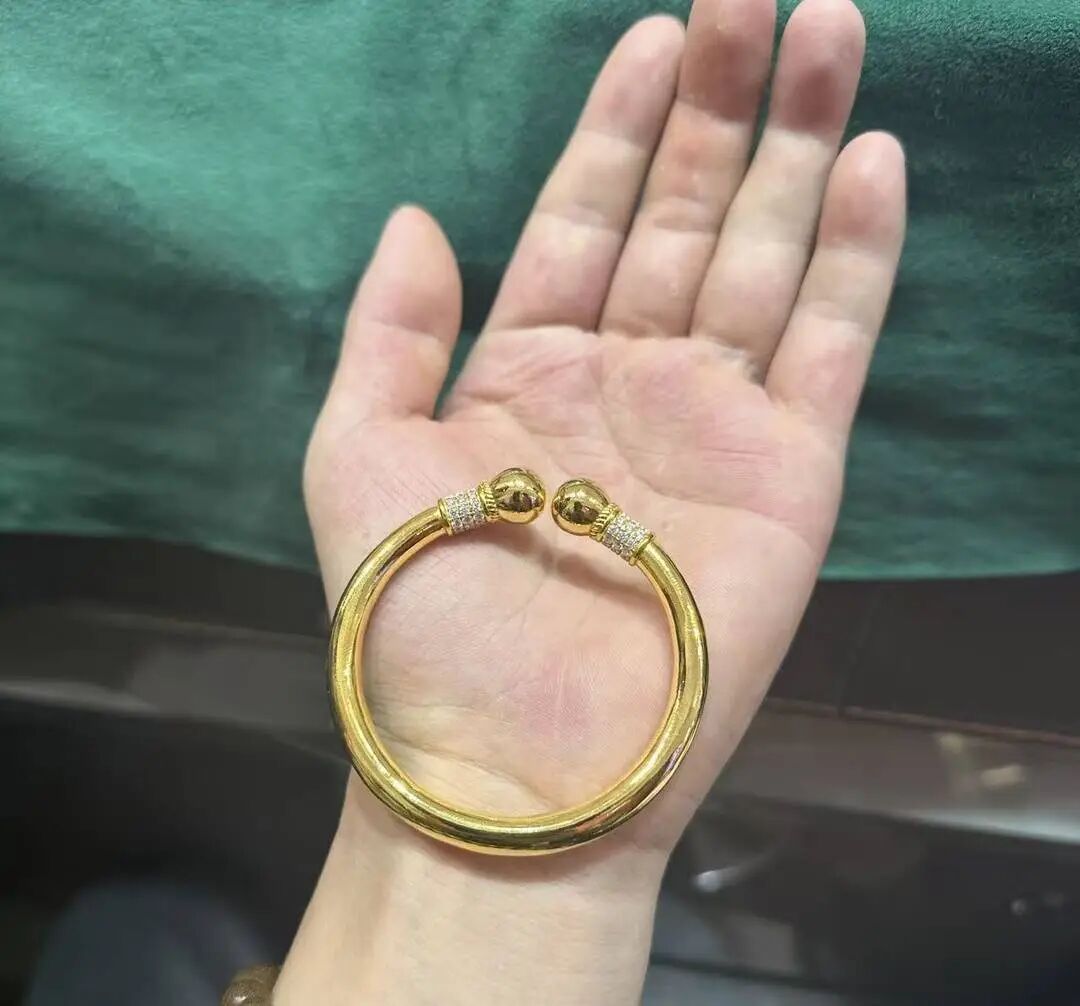 黄金克价大跌超400元 水贝商家:早上睁眼就开始回消息,金属检测排队一个小时起 黄金克价大跌超400元 水贝商家:早上睁眼就开始回消息,金属检测排队一个小时起
