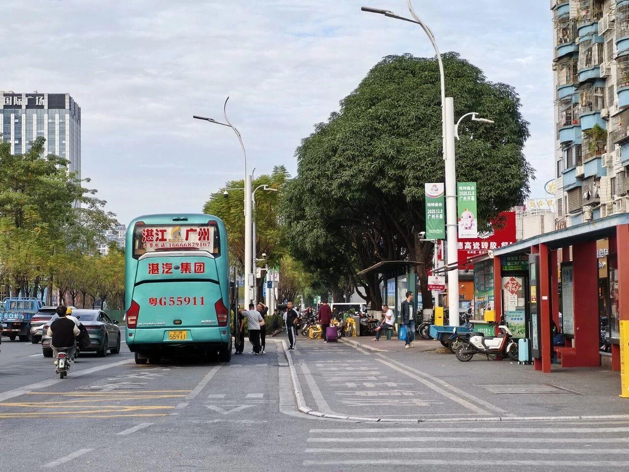 响应式停靠、定制化开行 多地公交迎来“看得见的变化” 响应式停靠、定制化开行 多地公交迎来“看得见的变化”