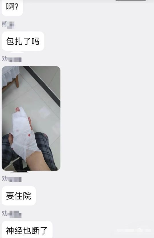 茉莉奶白联名款水杯冷水冲洗后裂开？有网友称手被割伤，茉莉奶白：高度关注并重视