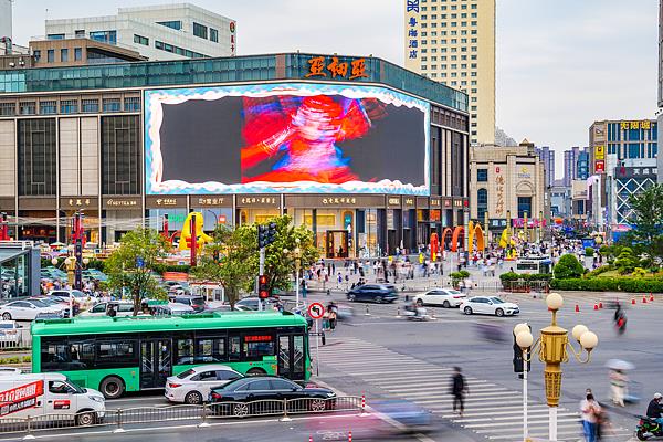 响应式停靠、定制化开行 多地公交迎来“看得见的变化” 响应式停靠、定制化开行 多地公交迎来“看得见的变化”