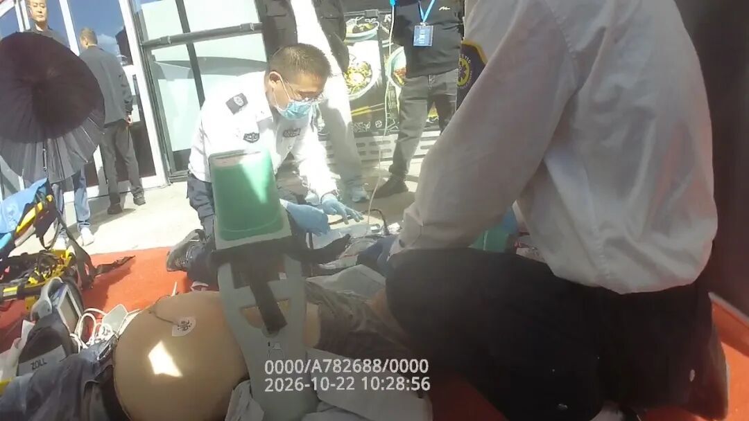 他倒下的那一刻!幸好遇见了这身“藏蓝” 他倒下的那一刻!幸好遇见了这身“藏蓝”