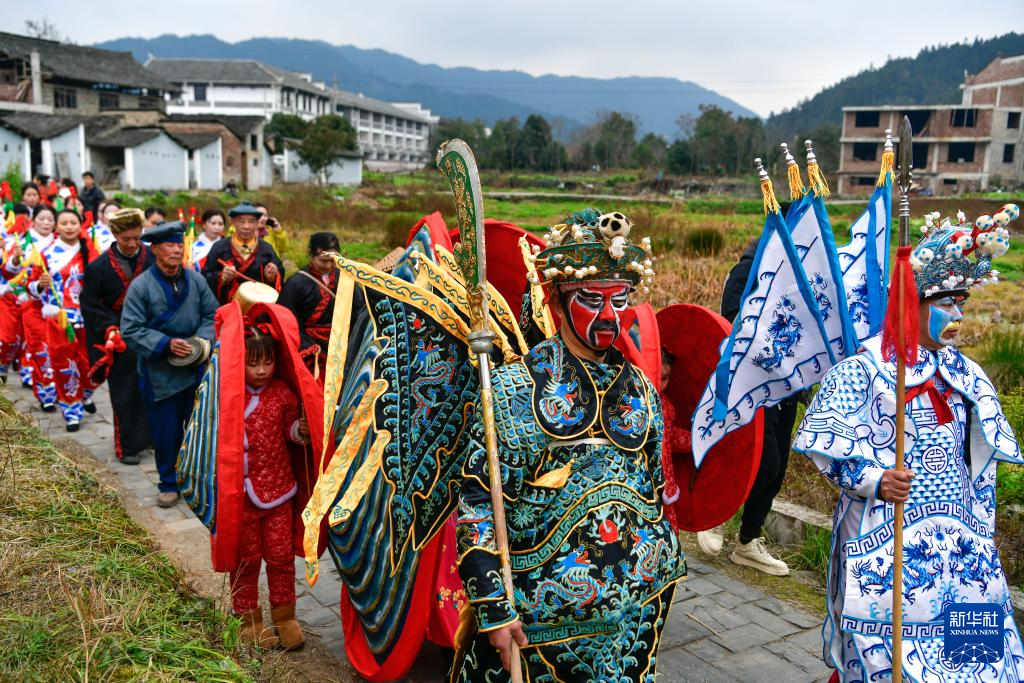 贵州锦屏：“村晚”迎元宵 民俗闹古城