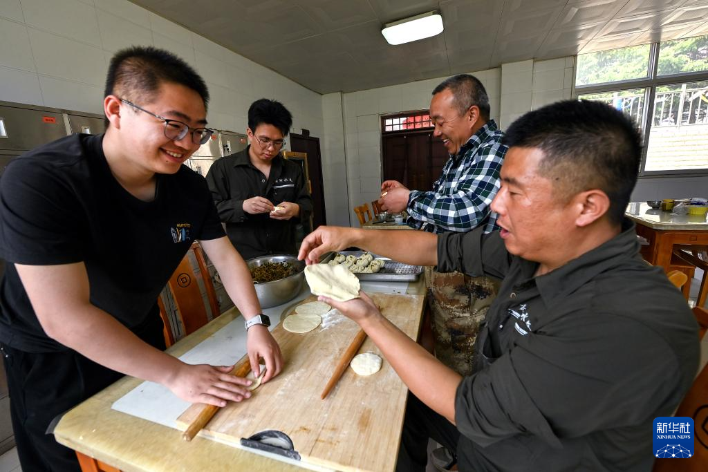 走近“悬崖水文站”上的“守河人”