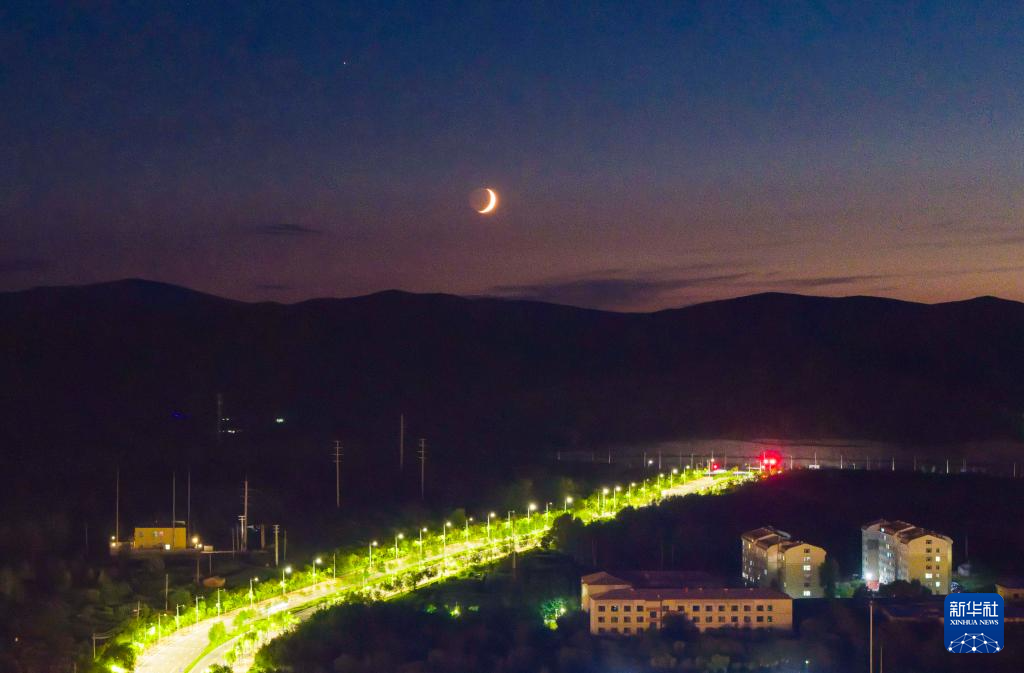 星空相册｜夜空上演火星伴月