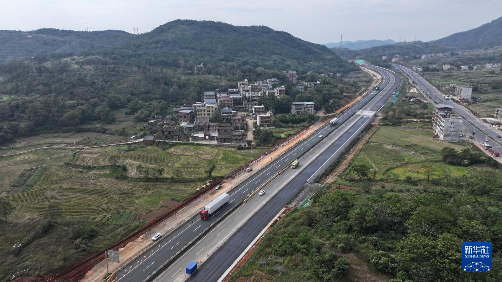 京港澳高速耒宜改扩建工程宜章段右幅主线建设进入冲刺阶段