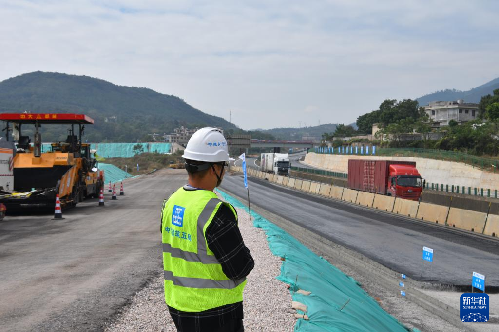 京港澳高速耒宜改扩建工程宜章段右幅主线建设进入冲刺阶段