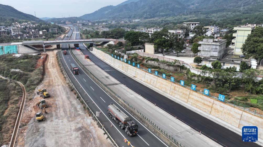 京港澳高速耒宜改扩建工程宜章段右幅主线建设进入冲刺阶段