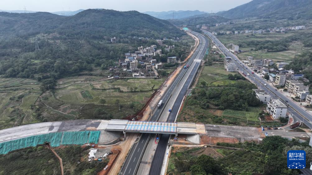京港澳高速耒宜改扩建工程宜章段右幅主线建设进入冲刺阶段