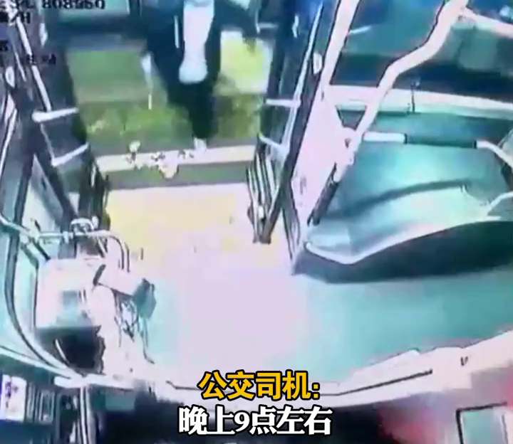 河南郑州一中学生公交站苦等2小时，只为还司机1元钱！