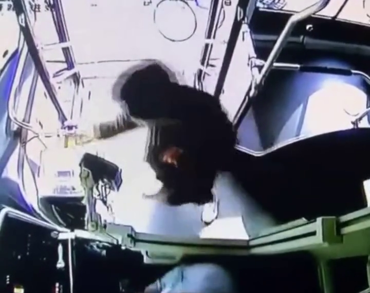 河南郑州一中学生公交站苦等2小时，只为还司机1元钱！