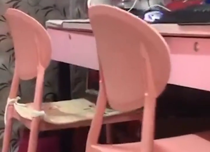 猛男也有少女心！郑州高校一男生宿舍打造粉红顽皮豹主题爆火
