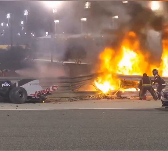 惊险！F1赛车爆炸起火，车手死里逃生