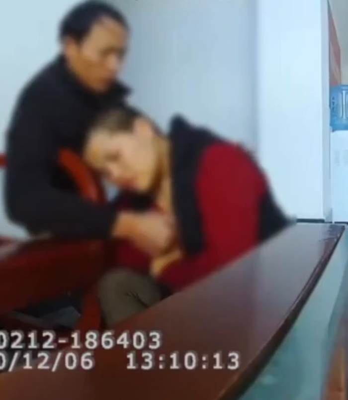 “救我”！情侣吵架吵进派出所，女子突发心梗倒地！
