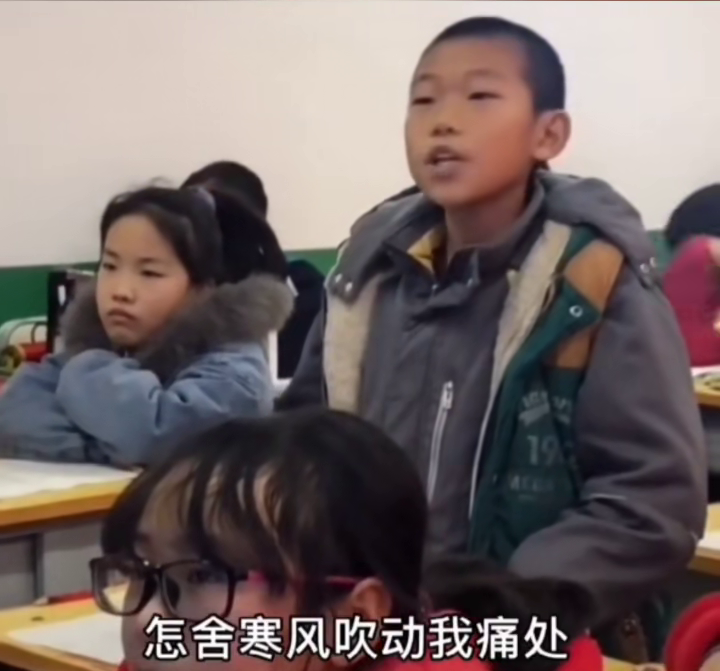 小学生戏腔唱游山恋惊艳全场 老师：孩子是音乐课代表