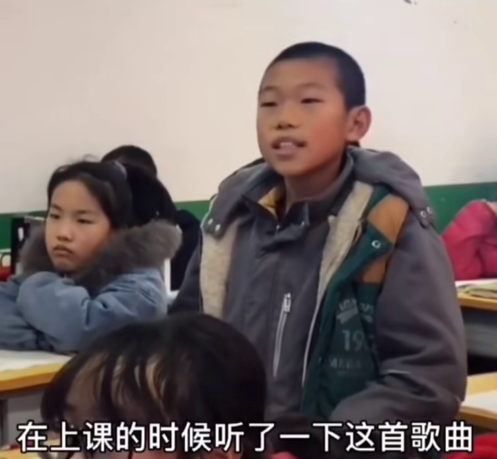 小学生戏腔唱游山恋惊艳全场 老师：孩子是音乐课代表