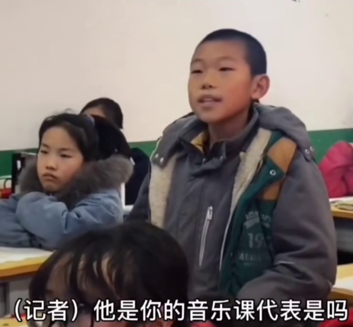 小学生戏腔唱游山恋惊艳全场 老师：孩子是音乐课代表