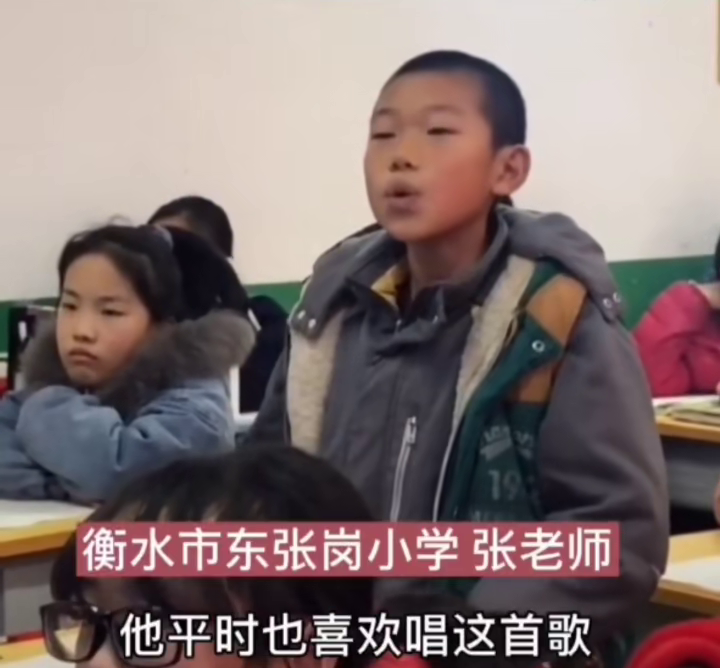 小学生戏腔唱游山恋惊艳全场 老师：孩子是音乐课代表