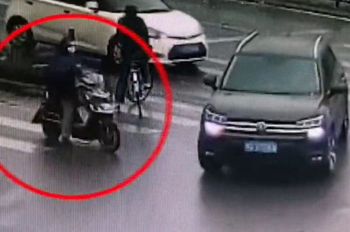 5年撞车70次赚17万 “碰瓷王”涉诈骗罪被捕