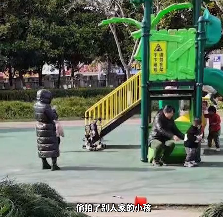 女子公园偷拍小孩，发给别人还打字，上海警方通报！