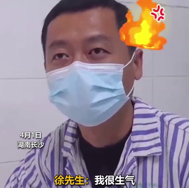 儿子做作业拖拖拉拉，男子一怒之下捶向桌子，结果手掌骨折了……