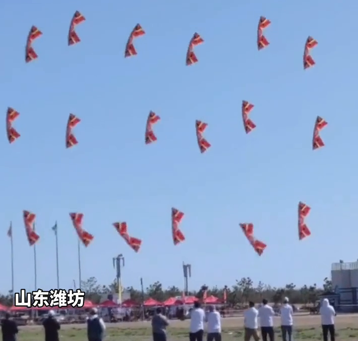 惊了!把风筝玩成无人机,这支队伍最大队员70岁 惊了!把风筝玩成无人机,这支队伍最大队员70岁