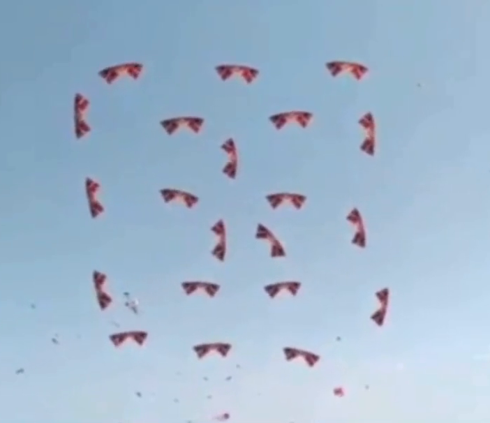 惊了!把风筝玩成无人机,这支队伍最大队员70岁 惊了!把风筝玩成无人机,这支队伍最大队员70岁