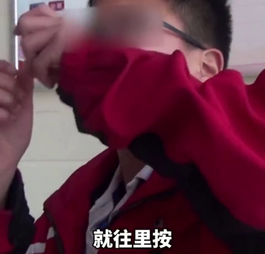 熊孩子把钥匙环变“鼻环”无法摘除，消防员紧急救援
