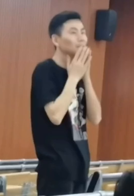 羡慕了！老师课堂上为学生表演口技，模仿公鸡打鸣惟妙惟肖