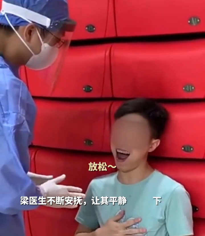 嘴别张太大！大学生核酸采样下巴脱臼，口腔科医生3秒为其复位