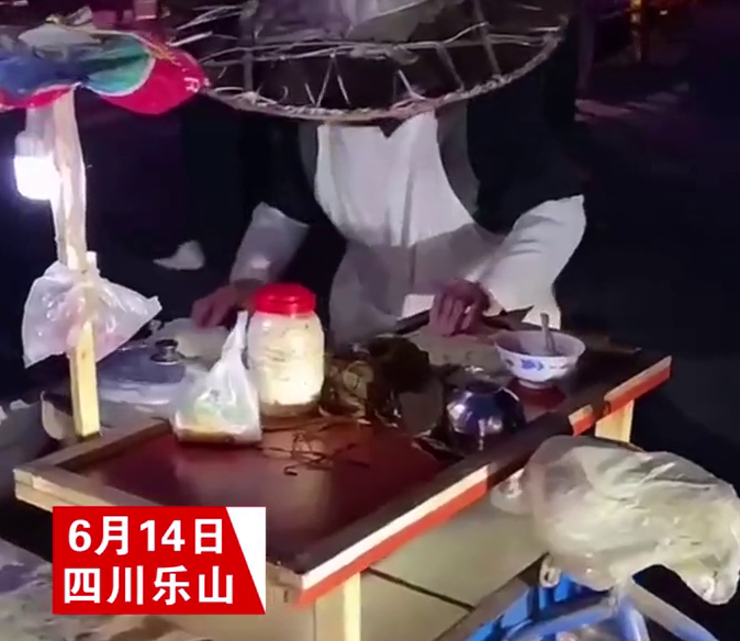 20多年没涨价!86岁“粽子爷爷”卖粽子只要5毛 却没有丝毫马虎 20多年没涨价!86岁“粽子爷爷”卖粽子只要5毛 却没有丝毫马虎