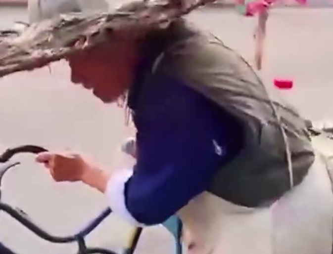 20多年没涨价!86岁“粽子爷爷”卖粽子只要5毛 却没有丝毫马虎 20多年没涨价!86岁“粽子爷爷”卖粽子只要5毛 却没有丝毫马虎