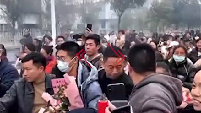 孙海洋孙卓回到湖北监利老家，众多亲友到现场迎接祝贺