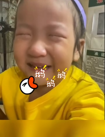 小女孩声泪俱下将最后一盒酸奶给爸爸吃：你小时候太穷买不起！