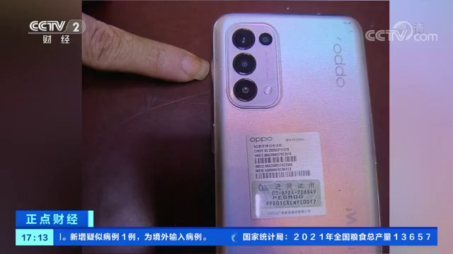 男子偷完快递点又想偷门诊部 结果被卡门缝