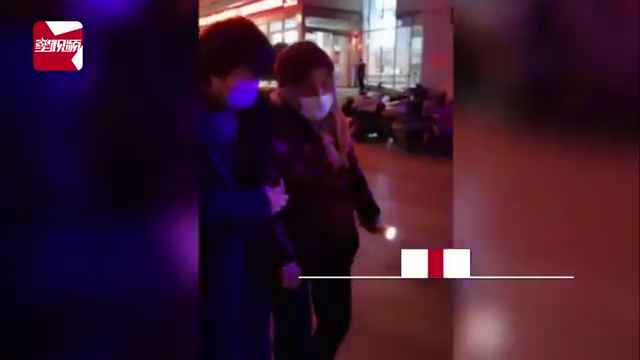 95岁妈妈看望70岁住院儿子，一声“妈妈”红了眼睛