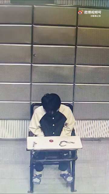 警察夫妻夜宵撸串 顺便抓了个嫌疑人