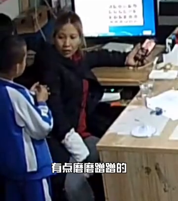 哭笑不得！7岁萌娃写作业被批，怀疑自己不是亲生的，想验血查亲
