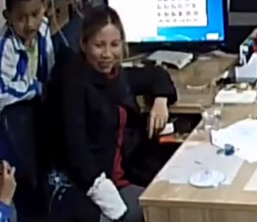 哭笑不得！7岁萌娃写作业被批，怀疑自己不是亲生的，想验血查亲